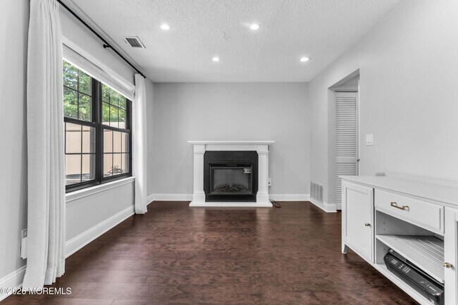 Building Photo - 141 Old Orchard Ln