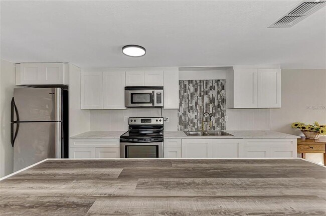 Building Photo - 304 San Carlos Ave