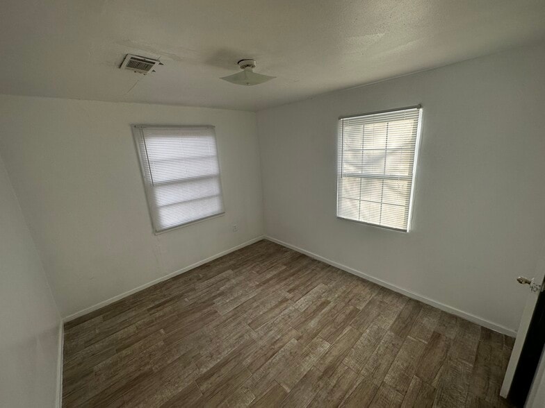 Building Photo - 3815 Saint Charles Pl