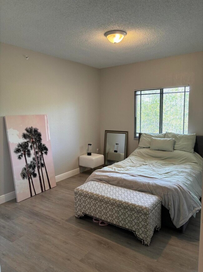 Building Photo - 3023 Alcazar Pl