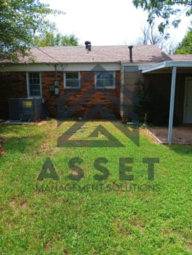 Building Photo - 413 E Northrup Dr
