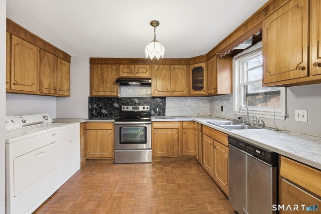 Building Photo - 44 E Cedar St