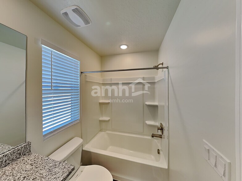 Building Photo - 1339 White St