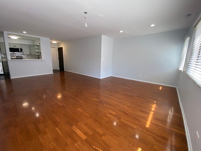 Building Photo - 1455 W Fullerton Ave