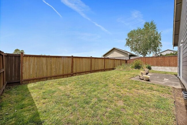 Building Photo - 3 bedroom 2 bath Home for Rent in Yelm!