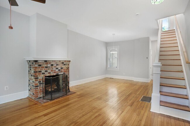 Building Photo - Charming Capitol Hill House| Don't miss the 3D-TOUR!