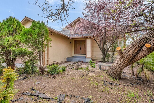 Building Photo - REMARKABLE VIEWS...LOTS OF PRIVACY IN YOUR OWN LITTLE WORLD..