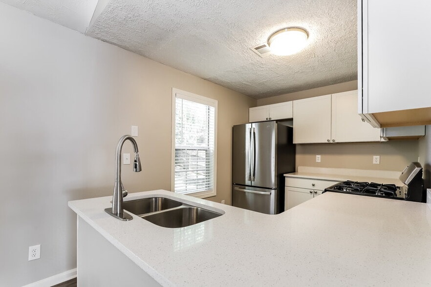 Building Photo - 3130 Sentinel Pkwy