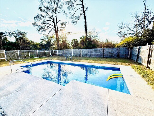 Building Photo - 3900 W 17th St