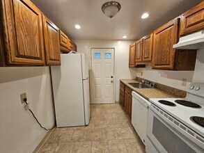 Building Photo - 3 Bedroom Townhouse for rent in Stanton He...