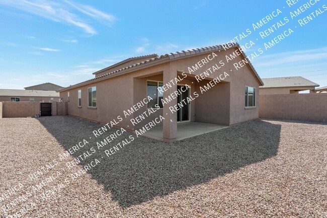 Building Photo - Stunning 4 bedroom 3 bath WITH SOLAR!!!