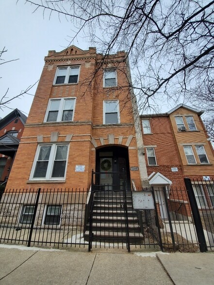 Building Photo - 1254 N Maplewood Ave