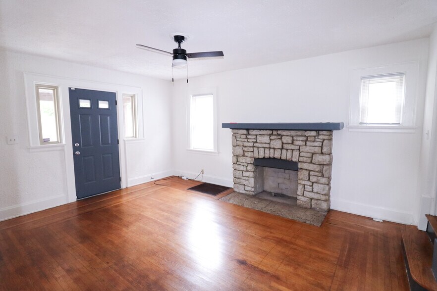 Building Photo - 2631 Bellevue Ave