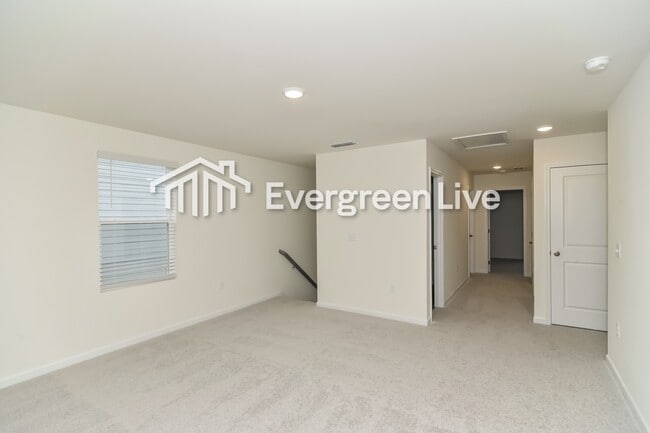 Building Photo - 154 Snowdrop Ave