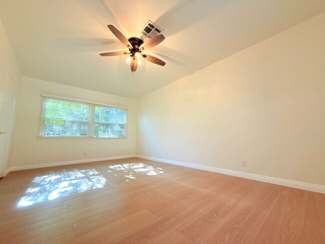 Building Photo - 8821 Aqueduct Ave