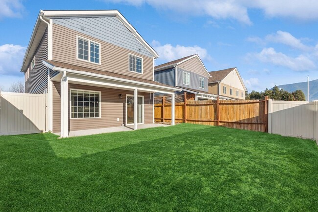 Building Photo - Adorable 3 bedroom. 2.5 bathTownhome in Columbia Falls