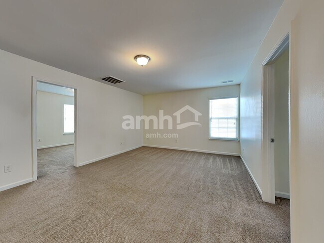 Building Photo - 836 Jennifer Lane