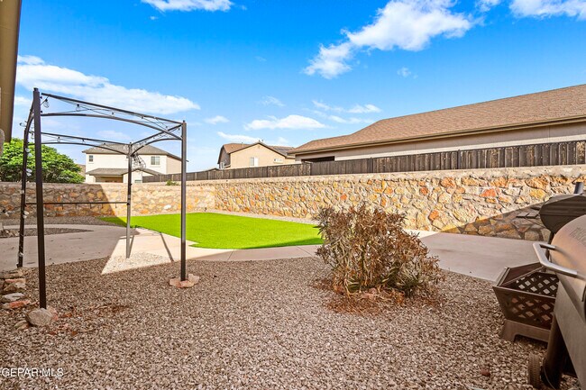 Building Photo - 6981 Black Mesquite Dr