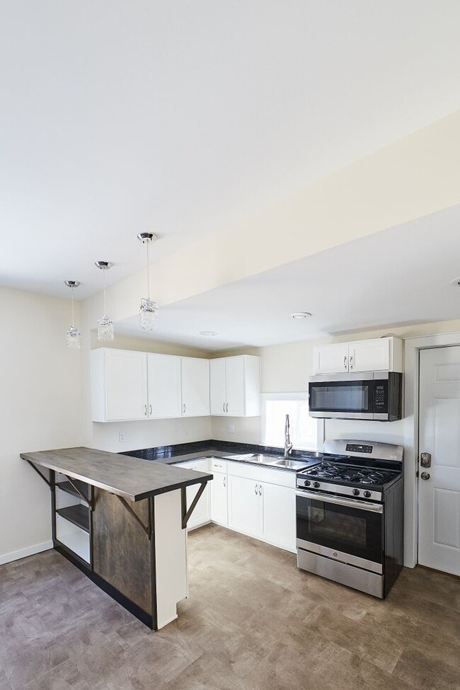 Building Photo - Lincoln