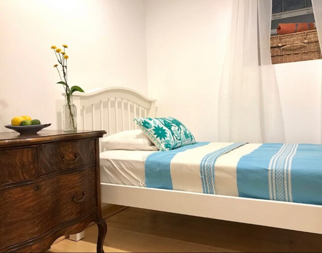 Building Photo - 1845 N Wilmot Ave