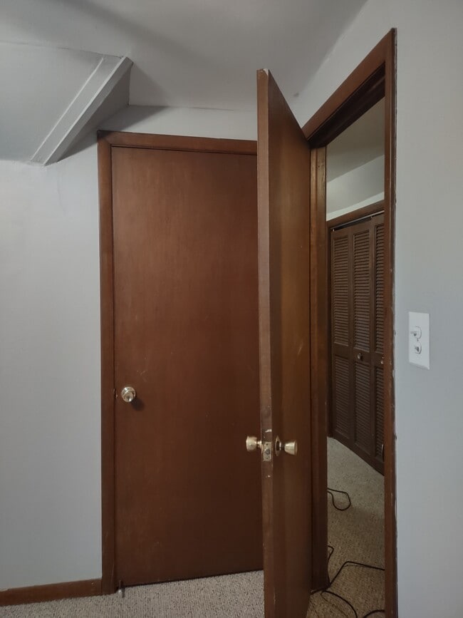 Building Photo - 5056 Jarvis Ave