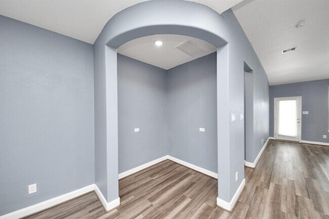 Building Photo - 931 Barstow Dr