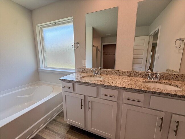 Building Photo - 5205 Pinyon Dr