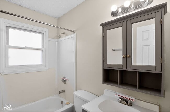 Building Photo - 8724 Montery Rd