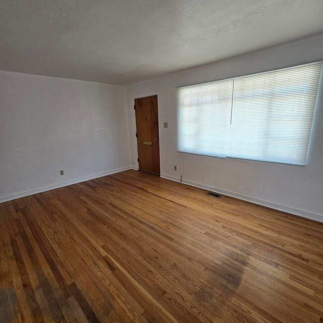 Building Photo - 205 Madison St NE