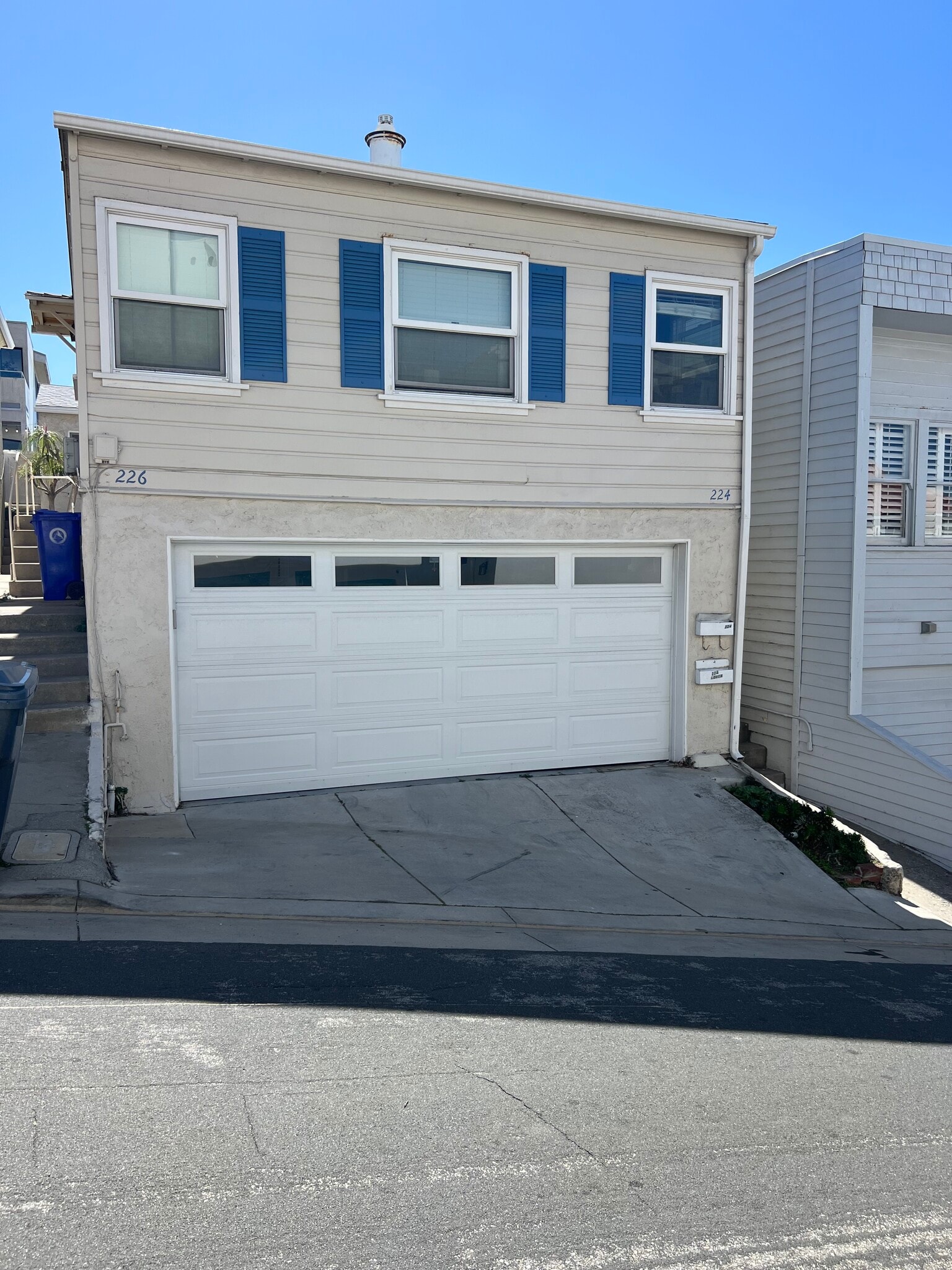 Building Photo - 224 28th St