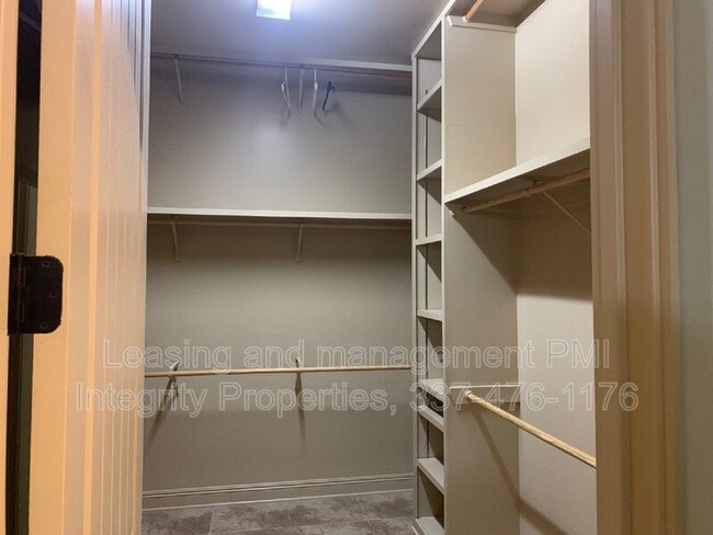 Building Photo - 330 Dunvegan Ct