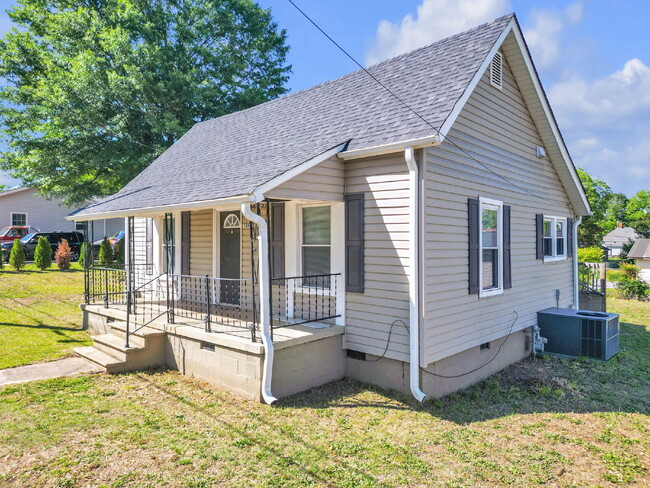 Building Photo - Cozy & Convenient 2BR, 1.5BA Greer Rental Near Downtown! $1,300/mo rent