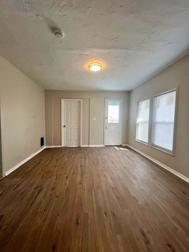 Building Photo - 836 E 156th St