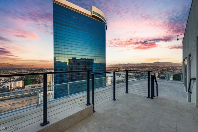 Building Photo - 2700 S Las Vegas Blvd