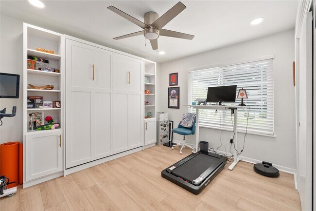 Building Photo - 2450 Ashdale Dr