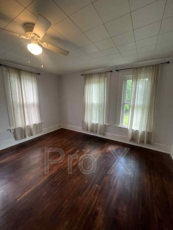 Building Photo - 2628 E 8th St