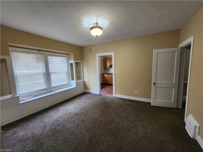 Building Photo - 1306/1308 E 134