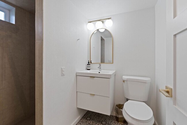 Building Photo - Beautiful Single Family Home!