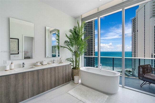 Building Photo - 17550 Collins Ave