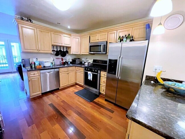 Building Photo - 232 Prospect St