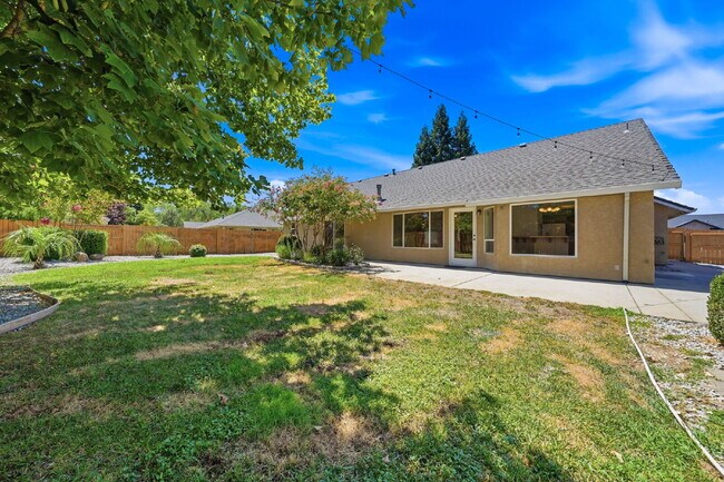 Building Photo - Very clean move in ready dog friendly