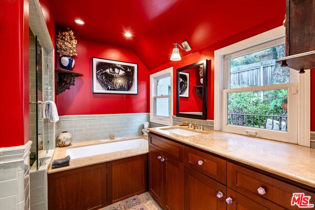 Building Photo - 8066 Woodland Ln