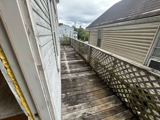Building Photo - 503-503 McLane Ave