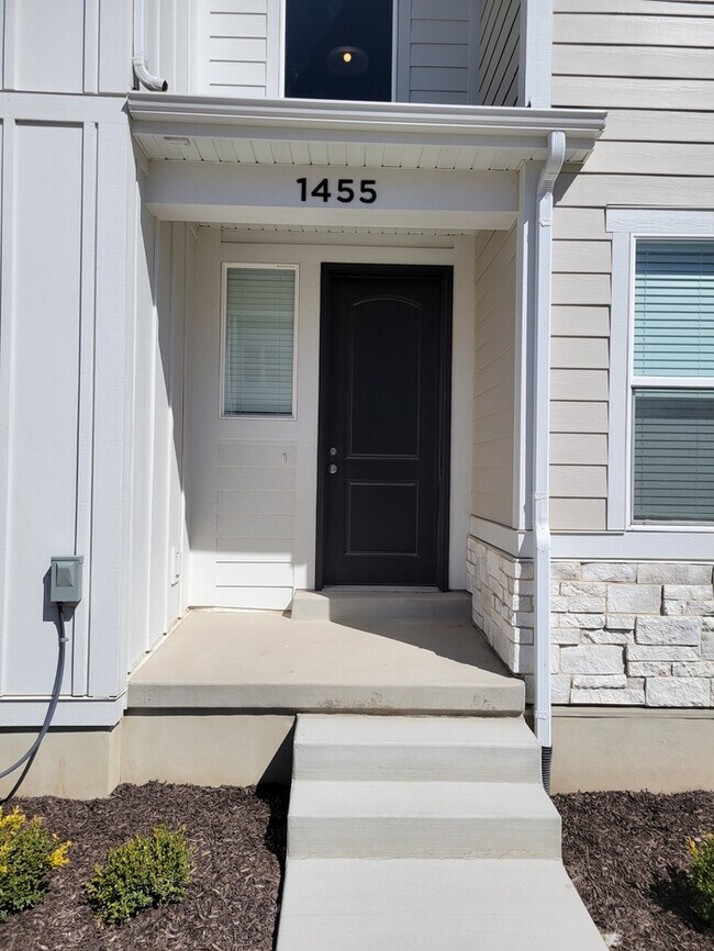 Building Photo - 1455 N 3860 W