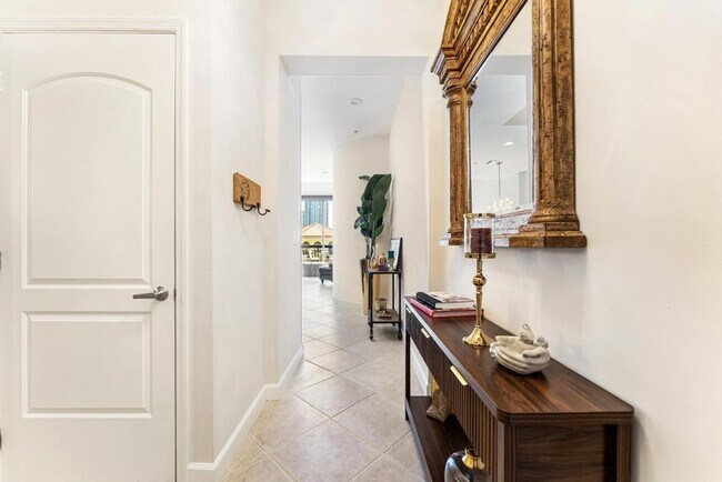 Building Photo - 801 S Olive Ave