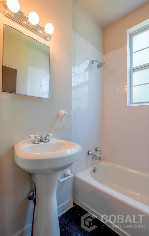 Building Photo - 678 Somerset Terrace NE