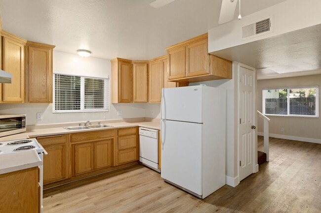 Interior Photo - 1119 West Sacramento Avenue