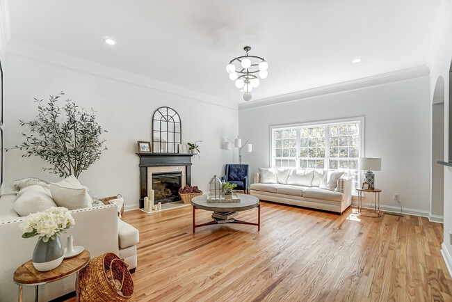 Building Photo - 1024 Patricians Ln