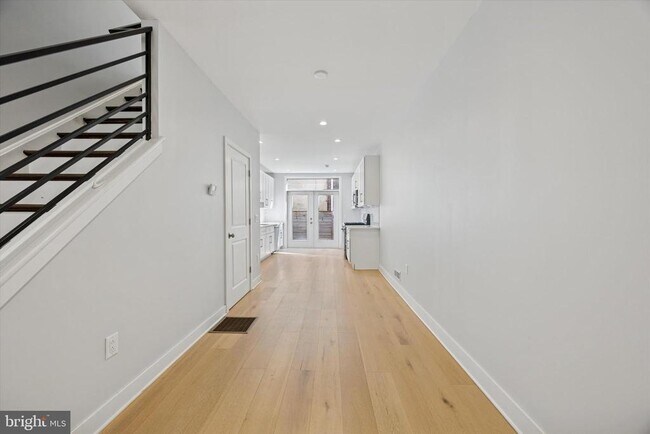 Building Photo - 548 E Hewson St