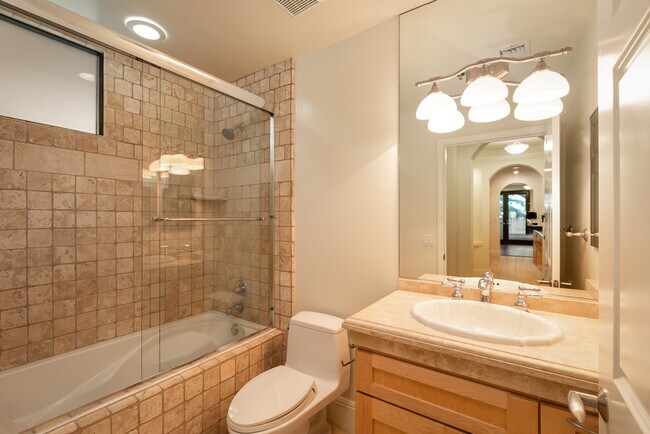 Guest Bath - 10305 Almayo Ave